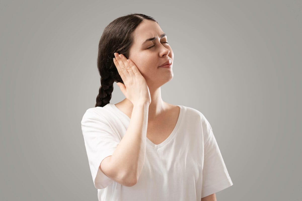 What are early signs of hearing loss?